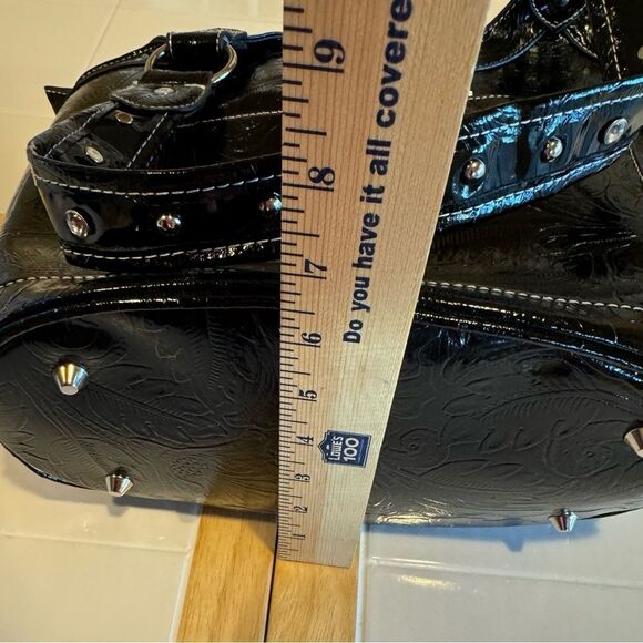 Cowgirl Trendy Black Patent Vinyl Conceal Carry Bag - Picture 12 of 16